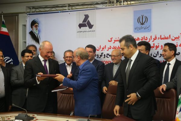 امضای بزرگترین قرارداد سرمایه گذاری تاریخ صنعت خودرو ایران