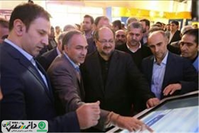بازدید وزیر صنعت از غرفه ساپکو در روز پایانی نمایشگاه قطعات