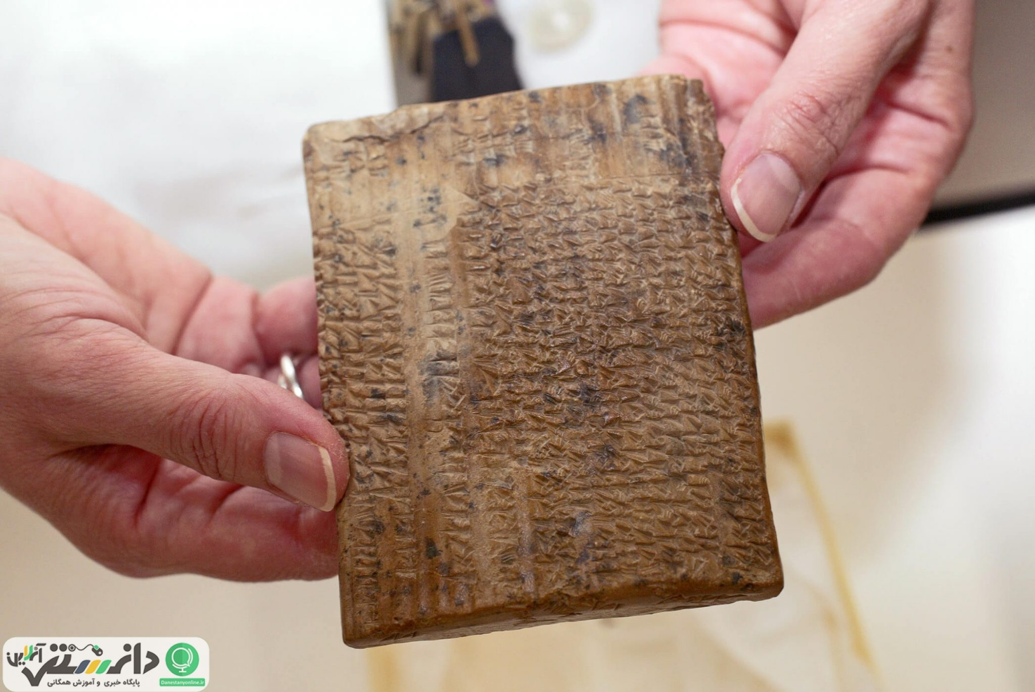 لوح هایی شبیه کارت اعتباری در تمدن ایران