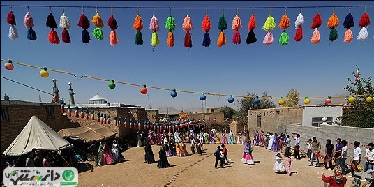نقش توجه به آداب و رسوم در انسجام خانواده