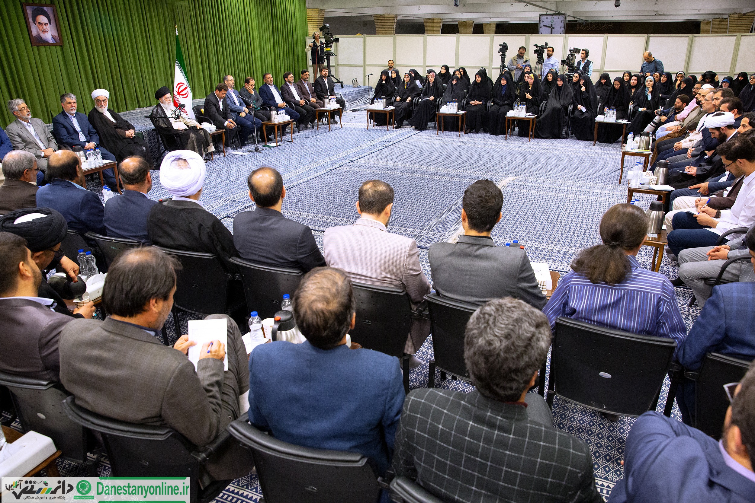 رهبر انقلاب: راجع به زبان فارسی حقیقتا نگرانم