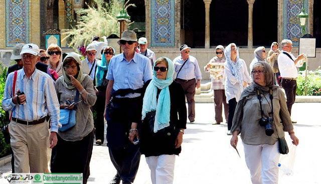 گردشگران خارجی بدون اتوبوس!