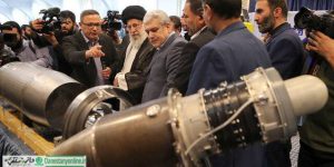 بازدید رهبر انقلاب از نمایشگاه ایران ساخت