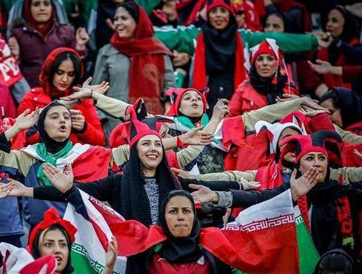 حضور زنان در ورزشگاه دو گل وارد دروازه ها کرد