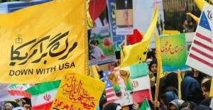 راهپیمایی 13 آبان؛ از برپایی غرفه تا سلفی با آقای دوربینی