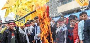 راهپیمایی 13 آبان؛ از برپایی غرفه تا سلفی با آقای دوربینی