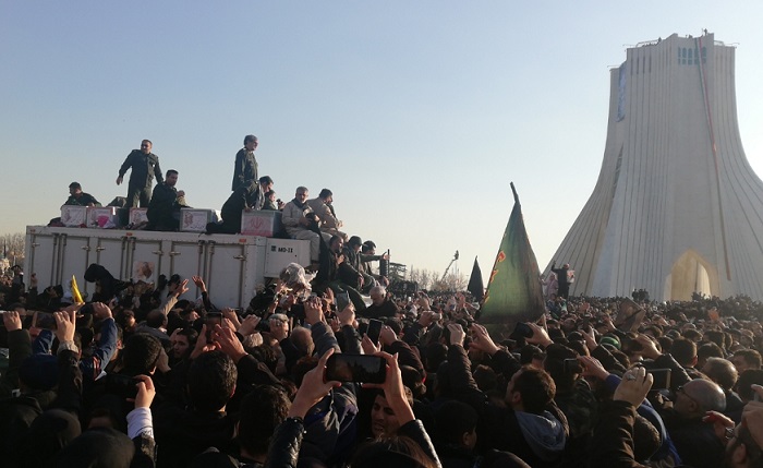 قاسم سلیمانی «قهرمان ملی» است