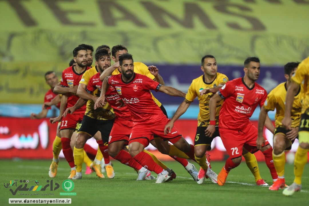 درگیری وحشتناک بازیکنان پرسپولیس و سپاهان پس از الکلاسیکو ایران + فیلم