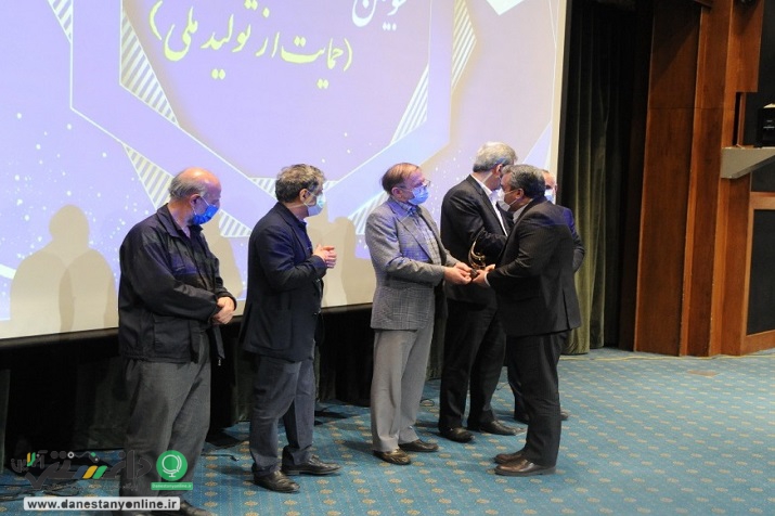 ایران خودرو نشان ملی جشنواره حاتم را دریافت کرد