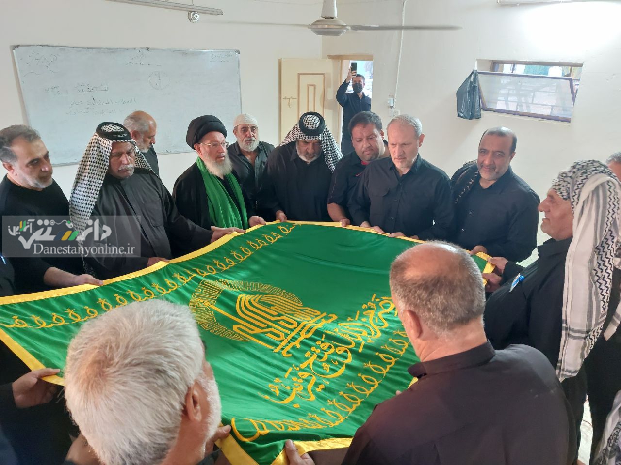 پذیرایی از زائران حسینی توسط خادمیاران رضوی در کربلا