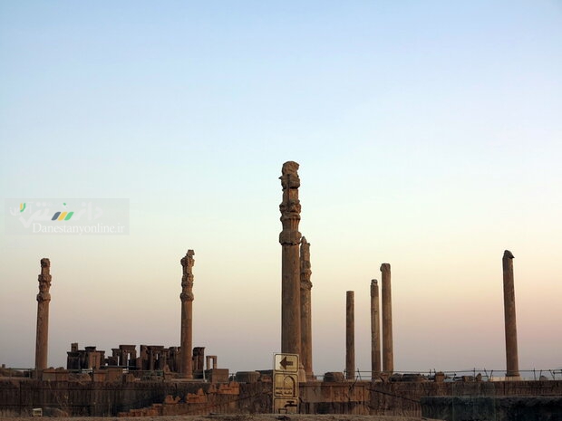 رئیسی به تخت جمشید رفت