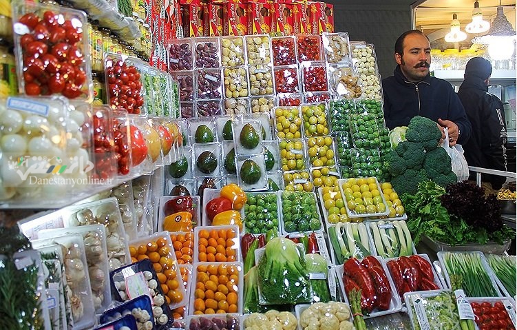 بسته بندی میوه های گران قیمت در محیط غیر بهداشتی/ نوسان خاصی در بازار نداریم