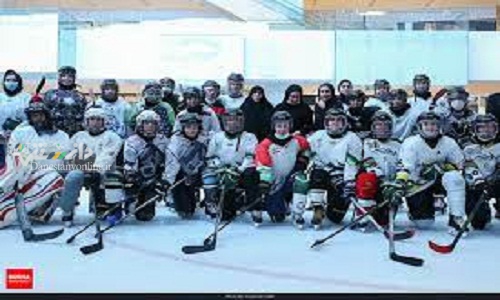 دختران هاکی روی یخ ایران فینالیست شدند