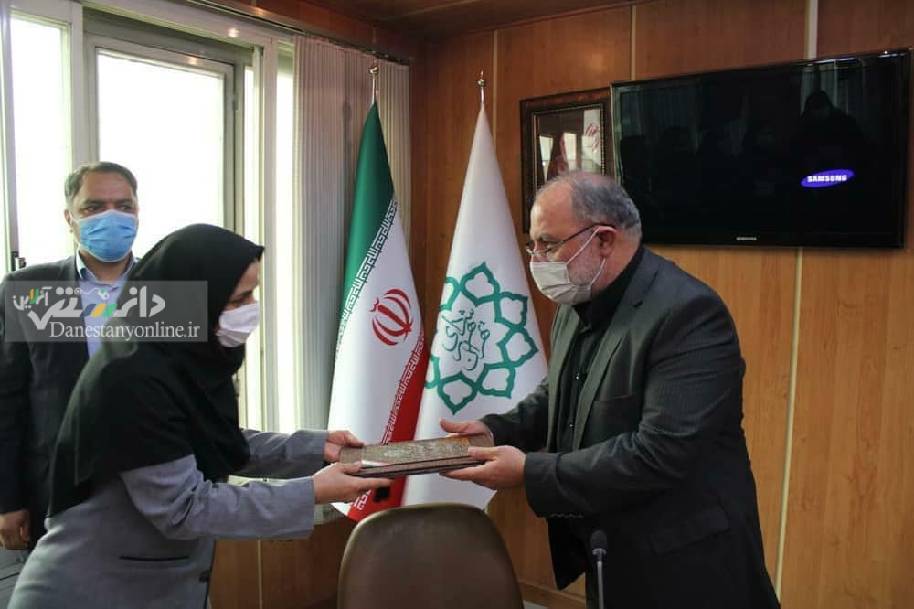 تکریم یادگاران شهدا در نخستین دیدار صمیمی شهردار جدید منطقه۲۱ با فرزندان شاهد