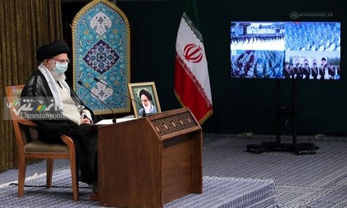 رهبر انقلاب: تشویق جوان نخبه به ترک کشور خیانت است