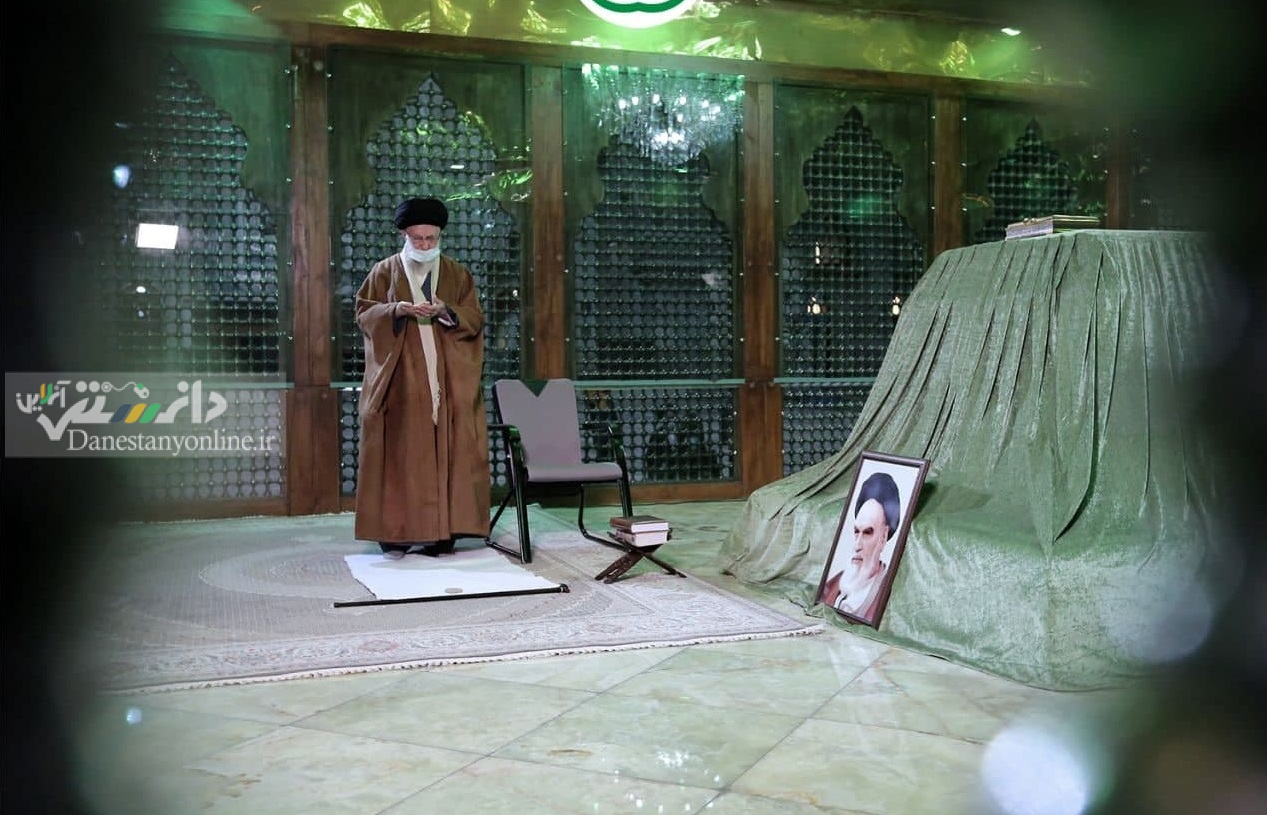 حضور رهبر انقلاب در مرقد مطهر امام راحل و گلزار شهدا