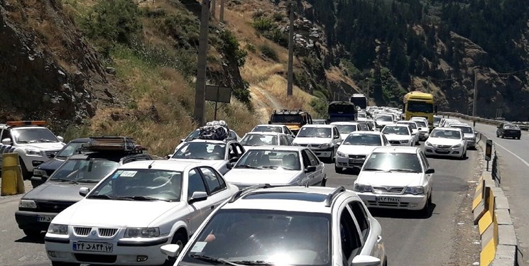در تمام محورهای تهران-شمال ترافیک سنگین است