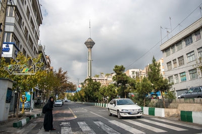 دمای هوای تهران بین ۳ تا ۵ درجه کاهش می یابد