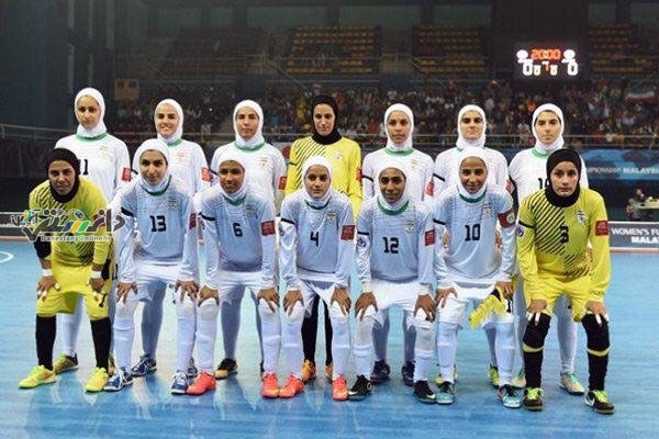 زنان فوتسالیست ایرانی گل کاشتند
