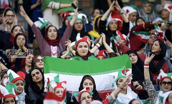 زنان به ورزشگاه ها می آیند