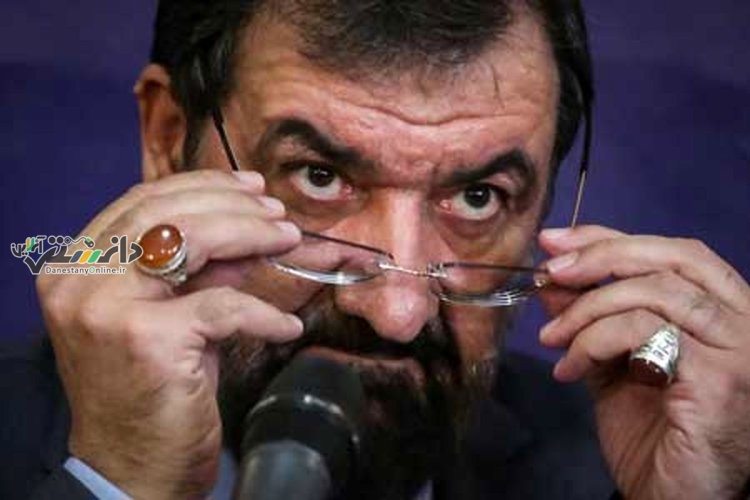 محسن رضایی لباس رزم به تن کرد