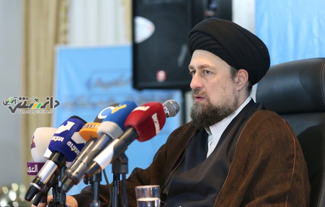 آخوندی که در خدمت قدرت باشد «آخوندنما»ست!