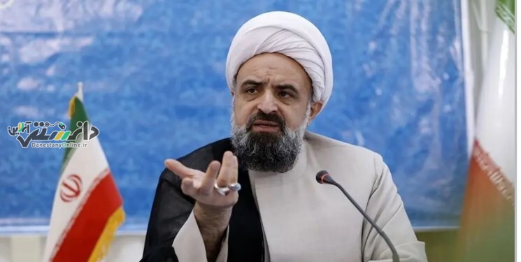 دبیر ستاد امر به معروف به پوشش لباس بیماران زن انتقاد کرد