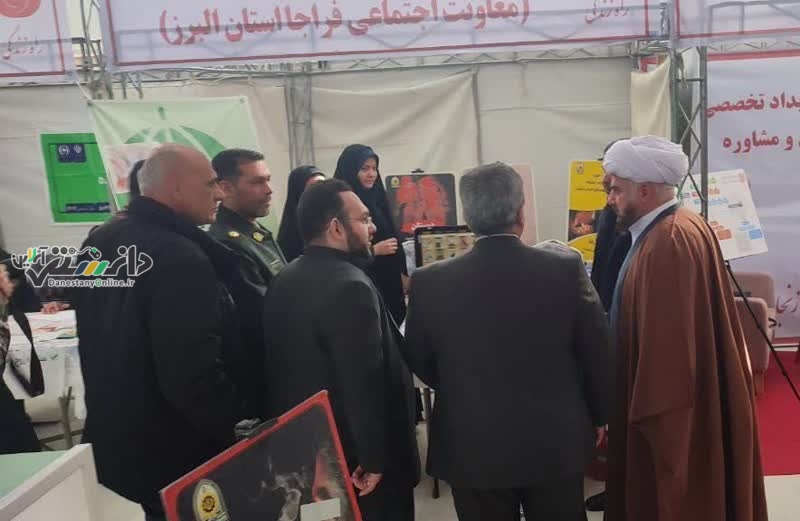 بازديد نماينده استان البرز در مجلس خبرگان رهبري از غرفه مرکز مشاوره پليس البرز