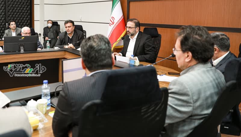 نشست صمیمی رئیس کل دادگستری با قضات و کارکنان شعب تجدیدنظر و کیفری یک استان البرز