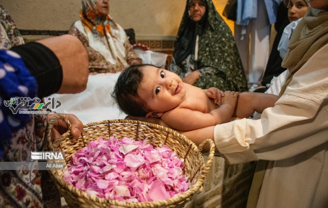 تصاویر: آیین گل غلتان نوزادان