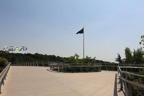 بزرگترین پرچم ایران به رنگ سیاه درآمد