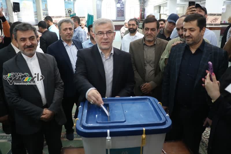 استاندار البرز پای صندوق رای چهاردهمین دوره انتخابات ریاست جمهوری