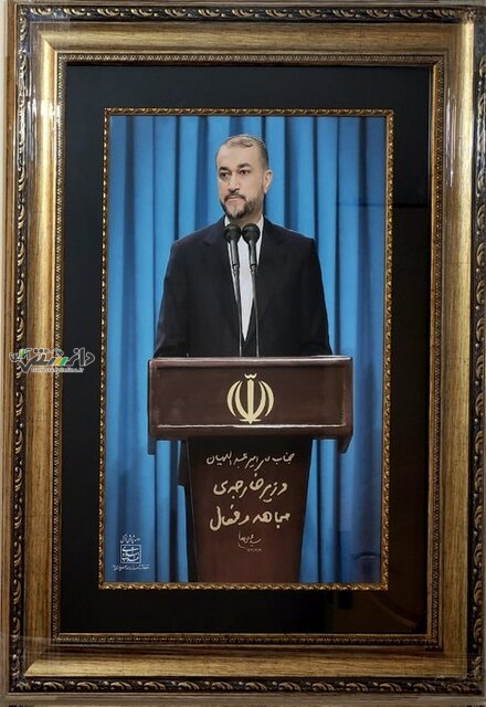حضور نمایندگانی از دفتر رهبری در منزل شهید امیرعبداللهیان