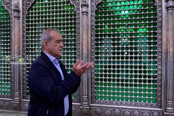 مسعود پزشکیان سخنران مراسم شب عاشورای حرم امام خمینی