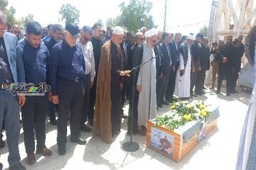 پیکر «محمد علی بهمنی» در تالار شهید آوینی بندرعباس به خاک سپرده شد