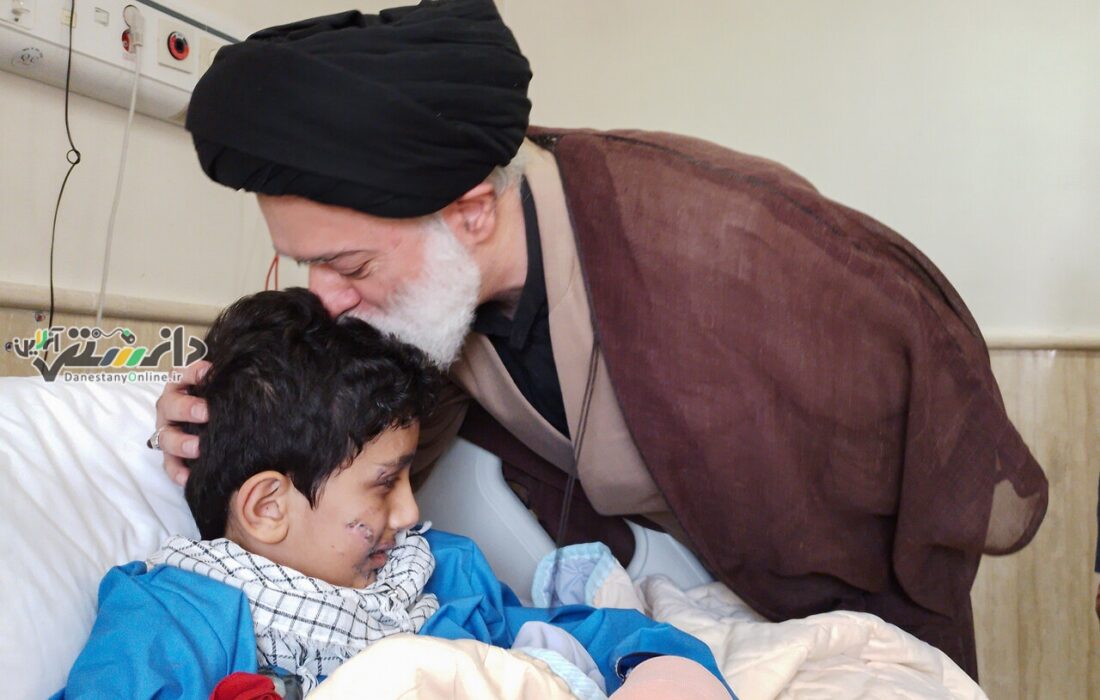 فرزندان رهبر انقلاب اسلامی از برخی مجروحان لبنانی عیادت کردند