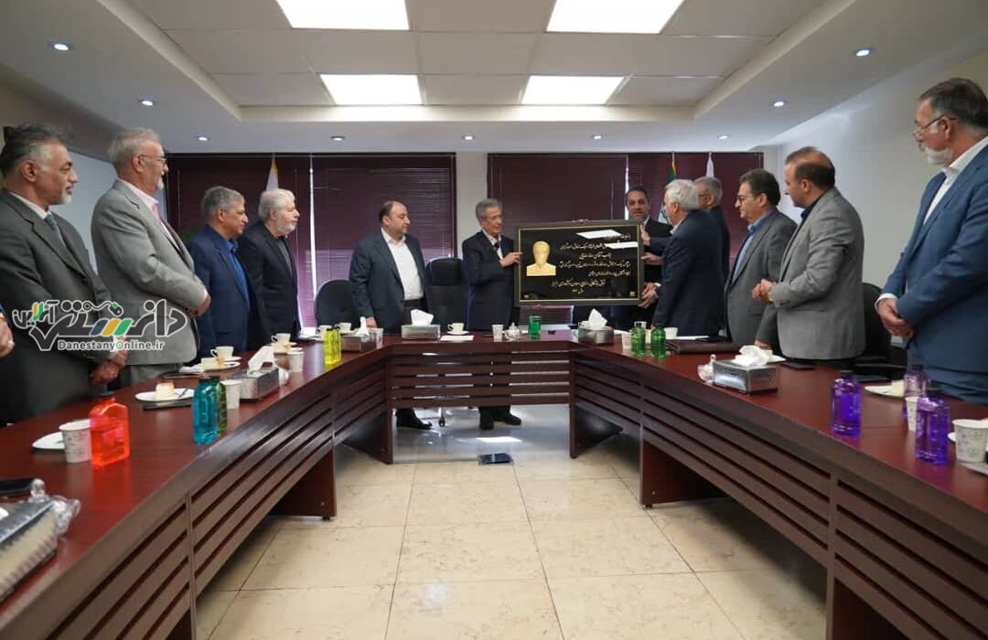 تجلیل از رضا رضایی پدر صنعت قطعهسازی خودرو ایران و از فخرآوران اقتصادی البرز