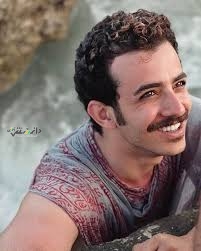 عکس قدیمی از کودکی علی شادمان در بغل مادرش