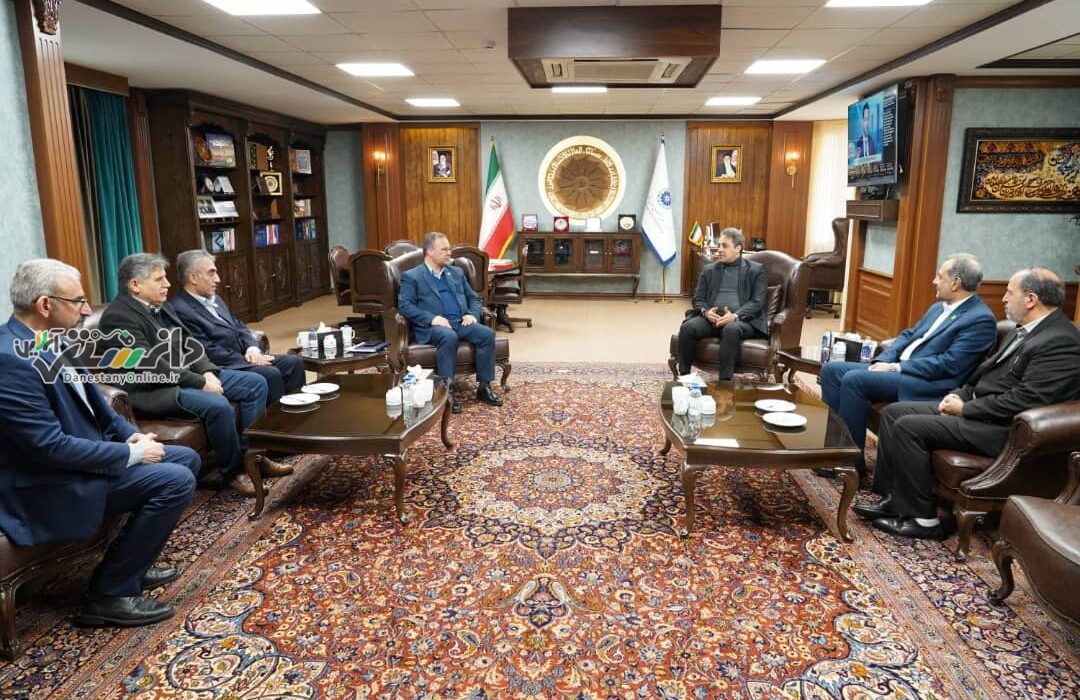 تجلیل اتاق بازرگانی البرز از کارکنان مرد به مناسبت ولادت حضرت علی (ع) و روز پدر