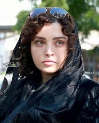 تصاویر جدید از بهنوش طباطبایی و ترلان پروانه در نمایشگاه نقاشی