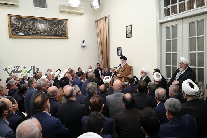 دانستنی سیاسی/رهبر انقلاب: به گفتگوها نه خیلی خوشبین و نه خیلی بدبین هستیم