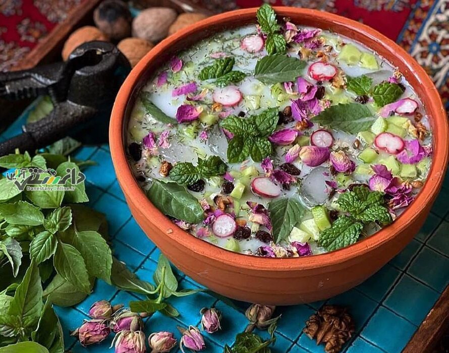 دانستنی آشپزی/چرا در آبدوغ خیار کشمش می ریزند؟
