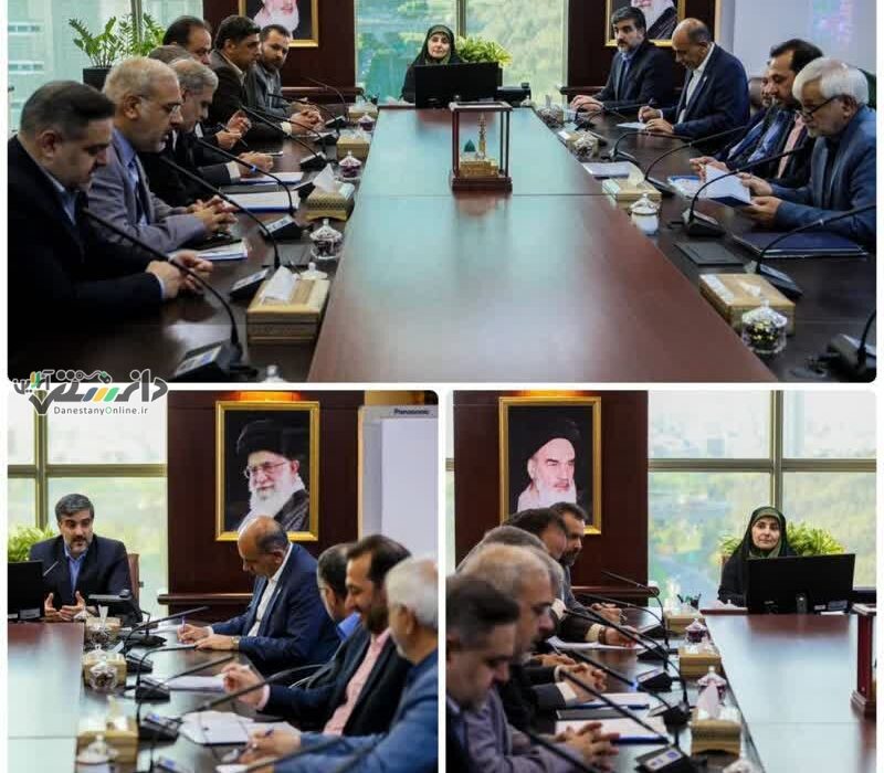 نشست صمیمی وزیر راه و شهرسازی با روسای اصناف حمل و نقل کالا