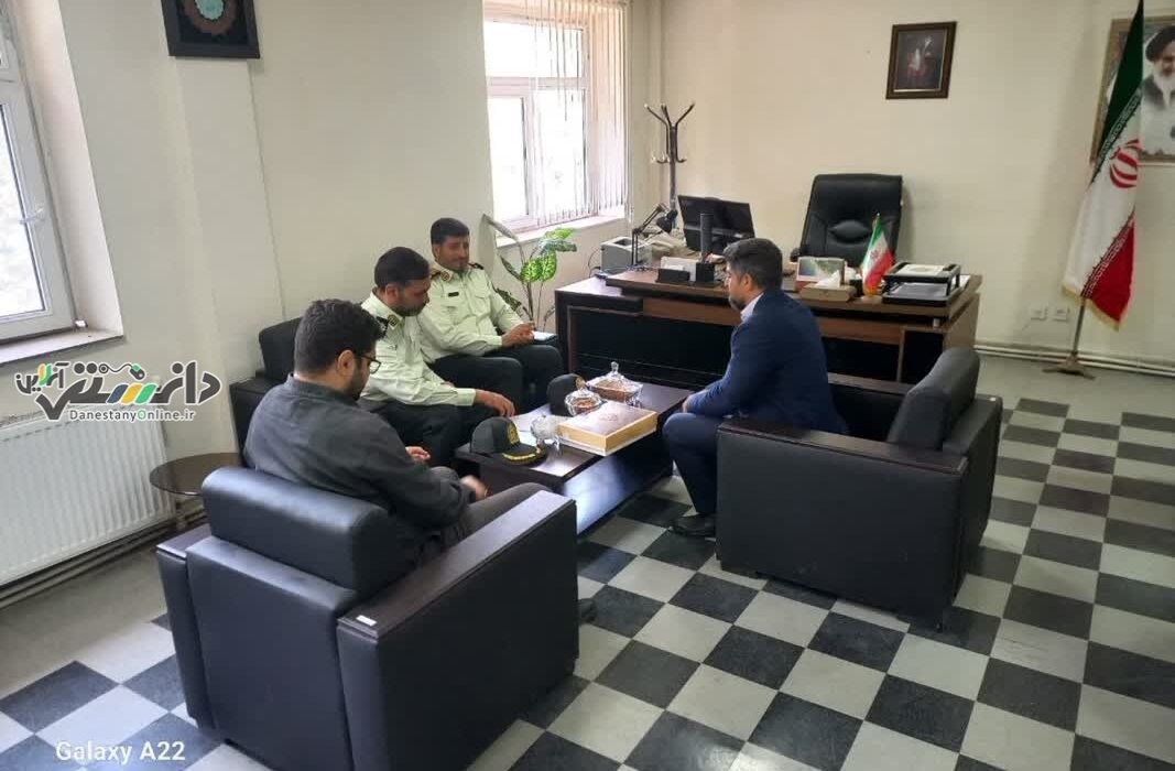دیدار فرمانده نیروی انتظامی شهرستان نظرآباد با رئیس اداره راه و شهرسازی به مناسبت روز کارمند و هفته دولت