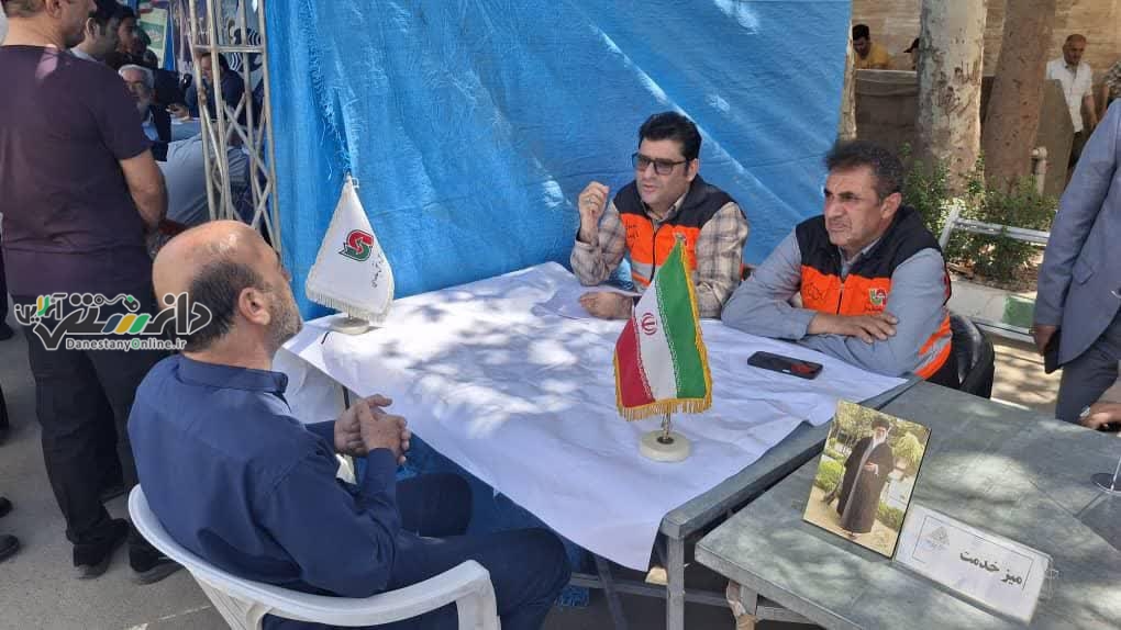 برپایی میز خدمت ادارهکل راهداری و حملونقل جادهای استان البرز در مصلی کرج به مناسبت هفته دولت