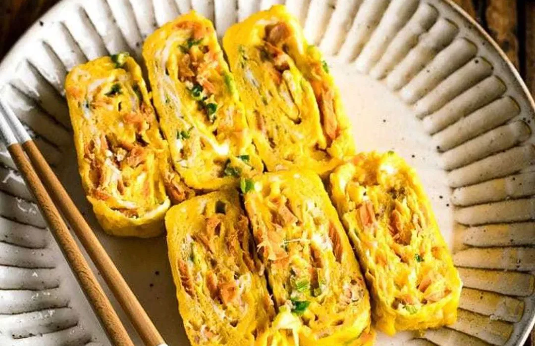 طرز تهیه رولت تخم مرغ با سبزی های خشک ؛ساده ،سریع و شیک