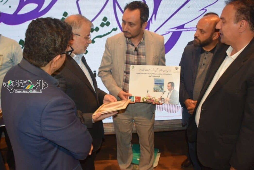 با حضور استاندار البرز از مولف کتاب برتر «خبرنویسی مدرن» تقدیر شد
