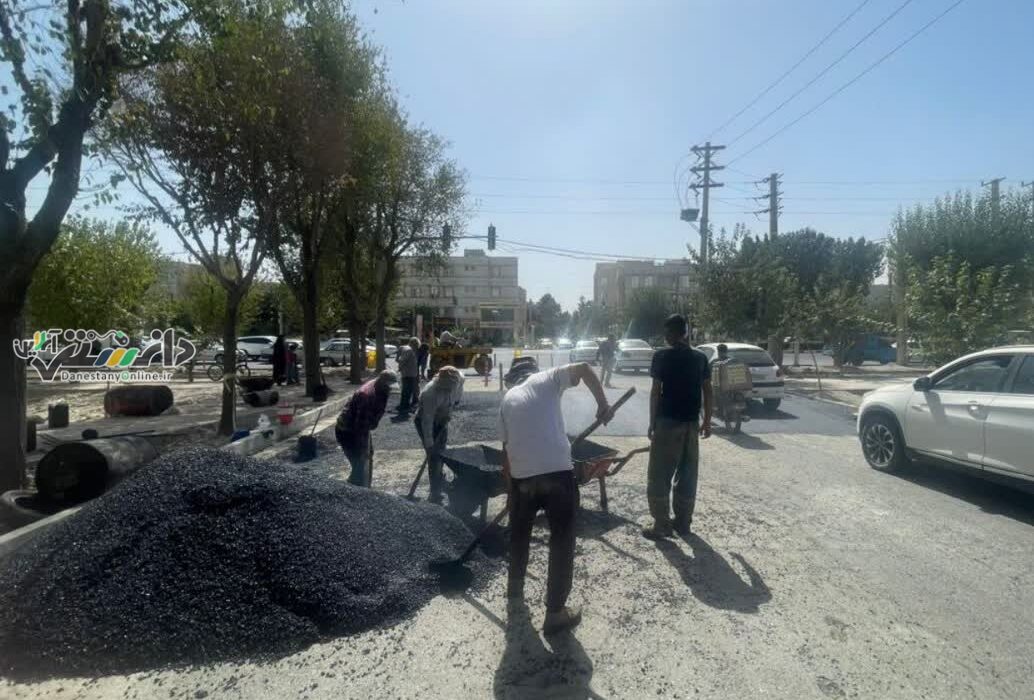 آغاز عملیات لکه گیری آسفالت معابر شهرک راهآهن