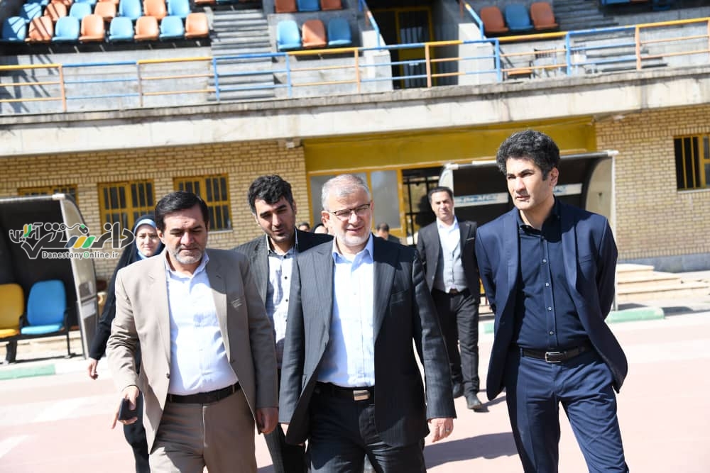 بازدید استاندار البرز به همراه سرپرست اداره کل ورزش و جوانان از استادیوم فوتبال مجموعه ورزشی انقلاب اسلامی کرج