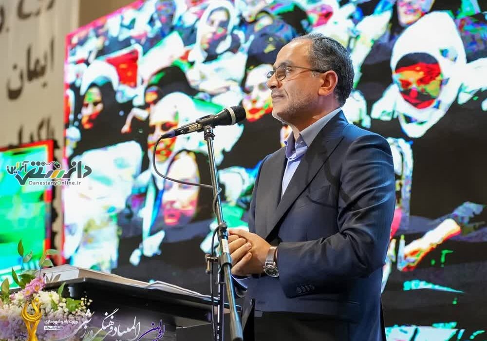 تقدیر معاون توسعه مدیریت و منابع انسانی در مراسم افتتاحیه اولین المپیاد فرهنگی و ورزشی بانوان وزارت راه و شهرسازی یادواره نسیم راه